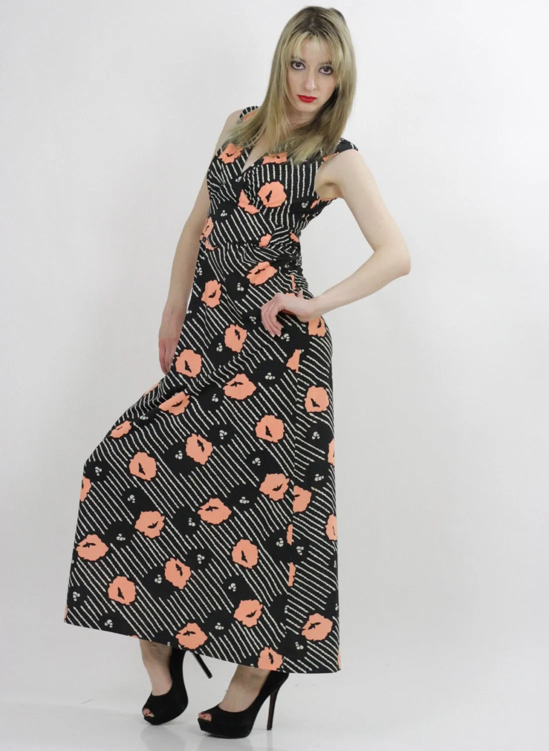 Authentic vintage 70s Boho Maxi dress poppy floral print deep V neck sundress
